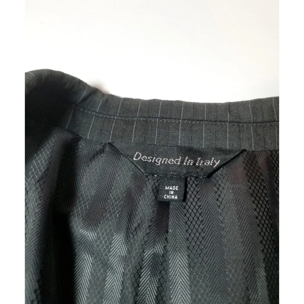 Bocaccio Uomo Dark Gray Pinstripe 2‎ Button Front 4 Button Sleeve 2 Vents 46S